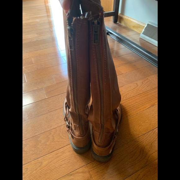 🔥Steve Madden Tan Buckle Boots🔥 - Picture 4 of 9